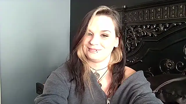 Snapshot of CherryWilde chatting on January 6, 2026, 4:44 pm CherryWilde online show from January 6, 2026, 4:44 pm