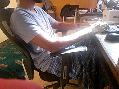 Snapshot of Aloneguy_bangalore chatting on December 22, 2025, 10:04 am Aloneguy bangalore online show from December 22, 2025, 10:04 am