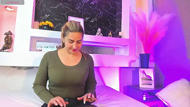 Snapshot of Cinthya_mjs chatting on March 7, 2026, 12:54 pm Cinthya mjs online show from March 7, 2026, 12:54 pm