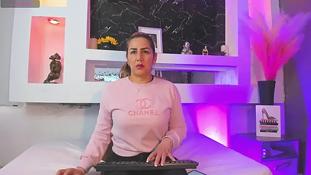 Snapshot of Cinthya_mjs chatting on March 11, 2026, 12:10 pm Cinthya mjs online show from March 11, 2026, 12:10 pm