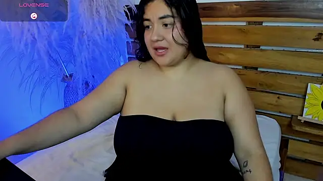 Snapshot of nadine_russo chatting on May 26, 2026, 10:52 pm nadine russo online show from May 26, 2026, 10:52 pm