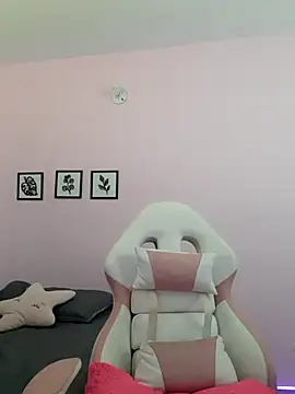 Snapshot of sophie_pazz chatting on November 3, 2025, 10:13 pm sophie pazz online show from November 3, 2025, 10:13 pm