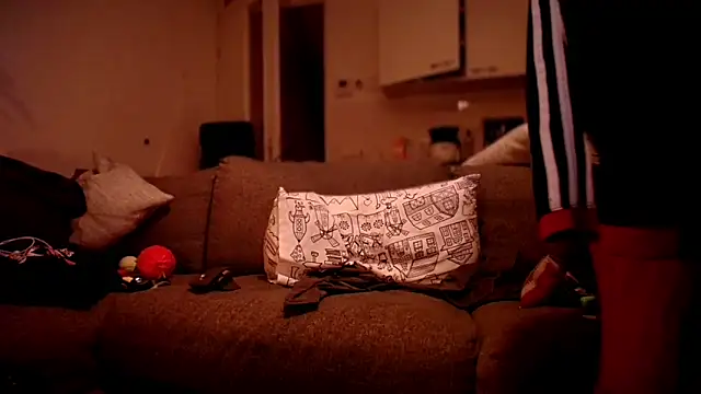 P4RtYBOII92 online show from September 17, 2025, 11:40 pm