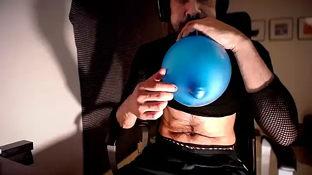 P4RtYBOII92 online show from October 18, 2025, 12:01 am