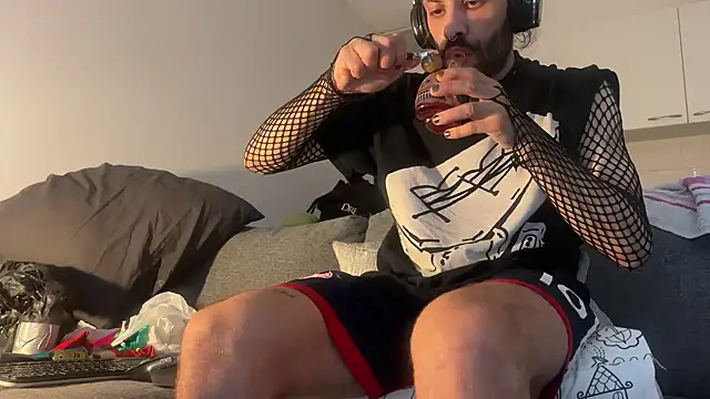 P4RtYBOII92 online show from September 12, 2025, 7:41 am