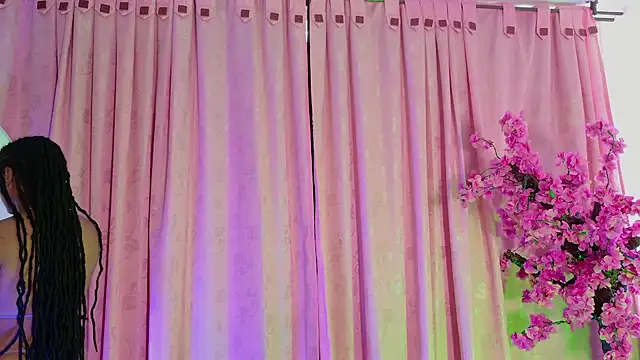 Snapshot of Elith_noa chatting on February 12, 2026, 7:35 pm Elith noa online show from February 12, 2026, 7:35 pm