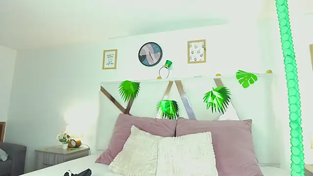 briannajackson  online show from March 18, 2025, 3:12 pm