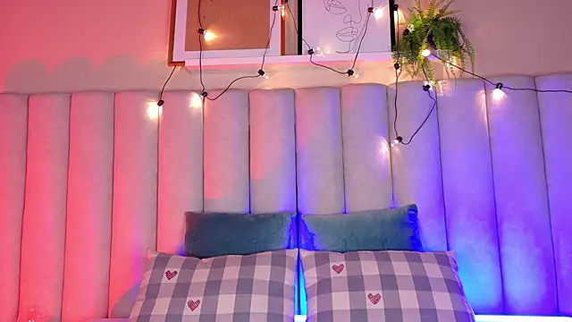 briannajackson  online show from September 29, 2025, 11:49 am