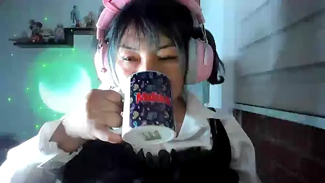 Shaddycute  online show from June 21, 2026, 1:33 am