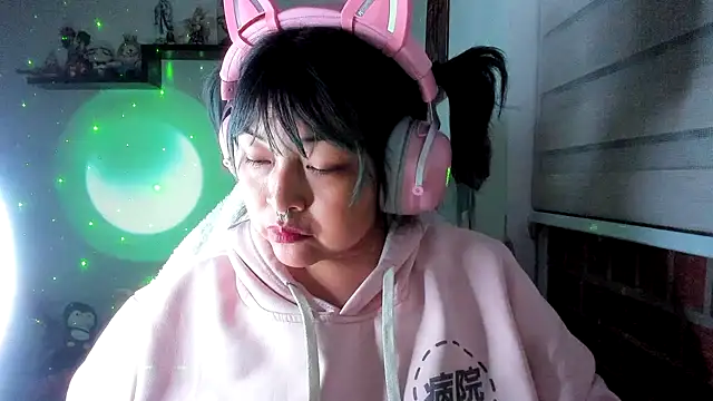 Shaddycute  online show from June 22, 2026, 3:25 am