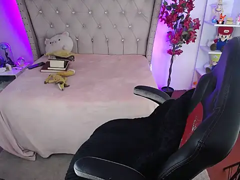 Snapshot of Shaddycute_ chatting on February 3, 2025, 12:14 pm Shaddycute online show from February 3, 2025, 12:14 pm