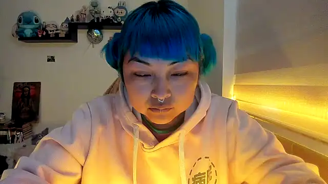 Shaddycute  online show from January 11, 2026, 1:29 pm