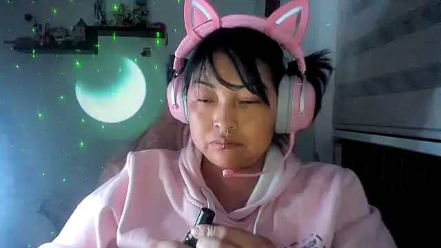 Shaddycute  online show from April 15, 2026, 3:34 am