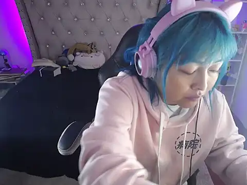 Snapshot of Shaddycute_ chatting on February 15, 2025, 10:00 pm Shaddycute online show from February 15, 2025, 10:00 pm