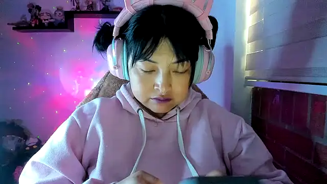 Shaddycute  online show from July 1, 2026, 10:48 am