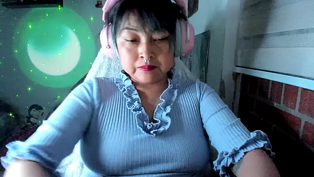 Shaddycute  online show from June 18, 2026, 11:43 pm