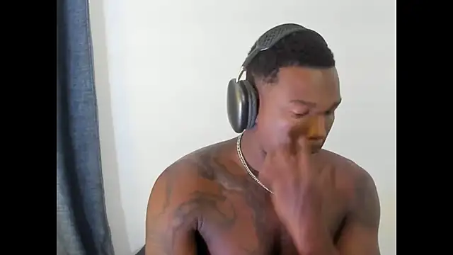 Snapshot of Troykhalil chatting on February 20, 2026, 9:17 pm Troykhalil online show from February 20, 2026, 9:17 pm