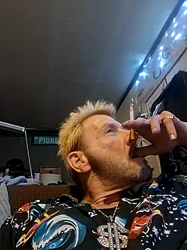 Snapshot of gettinit2wice chatting on December 15, 2025, 4:51 am gettinit2wice online show from December 15, 2025, 4:51 am