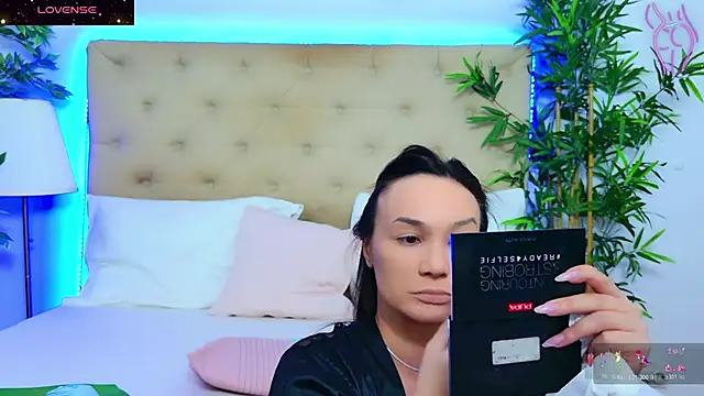 Snapshot of DaliyaArabian chatting on December 5, 2025, 1:43 pm DaliyaArabian online show from December 5, 2025, 1:43 pm