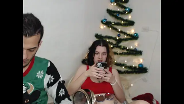 Snapshot of Calypso_and_Dimitri chatting on December 15, 2024, 9:09 pm Calypso and Dimitri online show from December 15, 2024, 9:09 pm