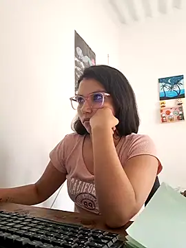 Snapshot of HannaKlein chatting on February 17, 2025, 7:01 pm HannaKlein online show from February 17, 2025, 7:01 pm