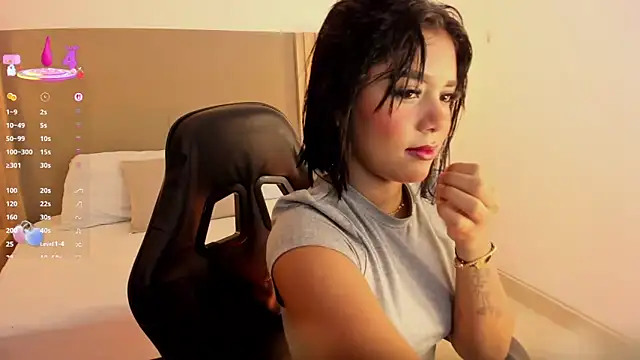 Snapshot of caro03x chatting on October 23, 2025, 2:10 am caro03x online show from October 23, 2025, 2:10 am