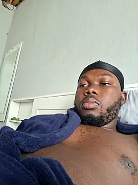 Snapshot of LaughRiotX chatting on October 31, 2025, 6:32 am LaughRiotX online show from October 31, 2025, 6:32 am