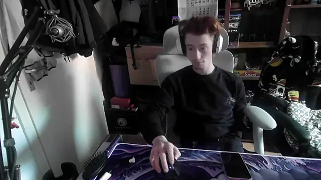 Snapshot of leon29leo chatting on October 1, 2025, 12:42 pm leon29leo online show from October 1, 2025, 12:42 pm