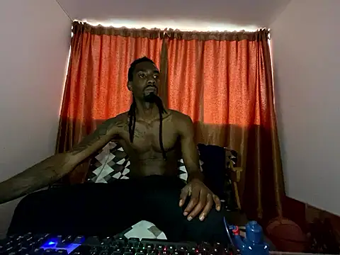 Snapshot of Malkon_Big chatting on January 18, 2026, 10:35 pm Malkon Big online show from January 18, 2026, 10:35 pm