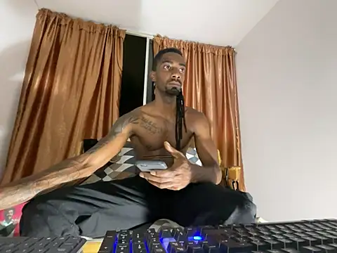 Snapshot of Malkon_Big chatting on December 21, 2025, 4:03 am Malkon Big online show from December 21, 2025, 4:03 am