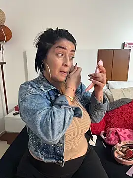 Snapshot of karenlennox1 chatting on April 16, 2026, 1:06 am karenlennox1 online show from April 16, 2026, 1:06 am