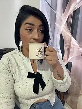 Snapshot of karenlennox1 chatting on April 10, 2026, 10:50 pm karenlennox1 online show from April 10, 2026, 10:50 pm