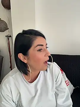 Snapshot of karenlennox1 chatting on March 26, 2026, 10:18 pm karenlennox1 online show from March 26, 2026, 10:18 pm