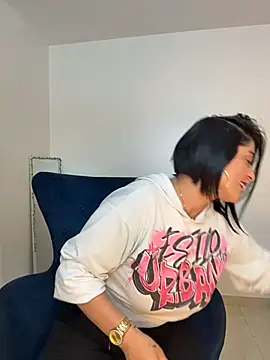 Snapshot of karenlennox1 chatting on March 13, 2026, 10:04 pm karenlennox1 online show from March 13, 2026, 10:04 pm