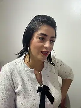 Snapshot of karenlennox1 chatting on March 4, 2026, 12:07 am karenlennox1 online show from March 4, 2026, 12:07 am