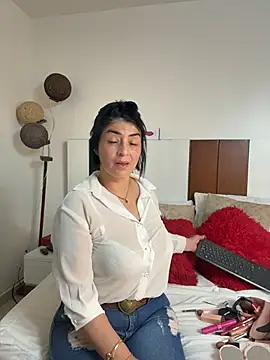Snapshot of karenlennox1 chatting on May 10, 2026, 6:10 pm karenlennox1 online show from May 10, 2026, 6:10 pm