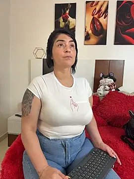 Snapshot of karenlennox1 chatting on May 28, 2026, 12:18 am karenlennox1 online show from May 28, 2026, 12:18 am