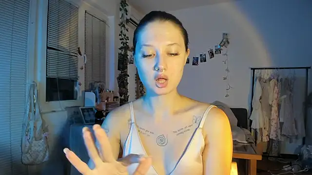 Jenny darling love online show from November 4, 2025, 8:23 pm