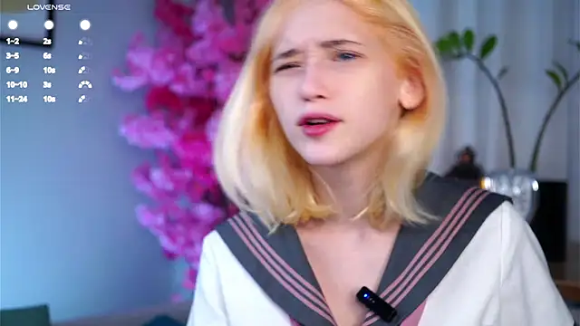 Snapshot of EdlinHargus chatting on March 22, 2025, 1:11 am EdlinHargus online show from March 22, 2025, 1:11 am