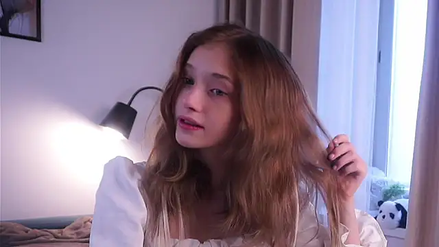 Snapshot of EdlinHargus chatting on October 21, 2025, 1:38 am EdlinHargus online show from October 21, 2025, 1:38 am