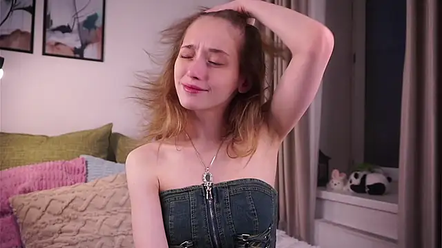 Snapshot of EdlinHargus chatting on November 18, 2025, 1:10 am EdlinHargus online show from November 18, 2025, 1:10 am