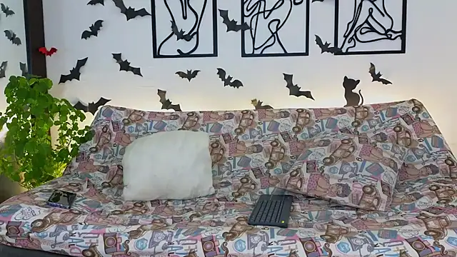 Snapshot of Nicole_and_deam13 chatting on October 7, 2025, 11:50 pm Nicole and deam13 online show from October 7, 2025, 11:50 pm