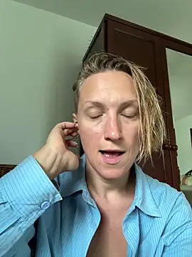 Snapshot of UmaTruewoman chatting on May 5, 2026, 5:32 am UmaTruewoman online show from May 5, 2026, 5:32 am
