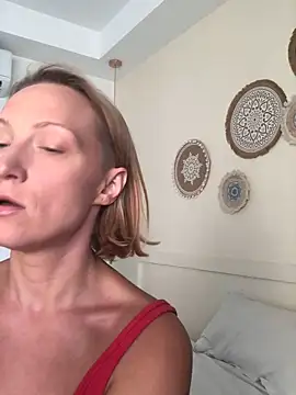 Snapshot of UmaTruewoman chatting on April 16, 2026, 11:51 pm UmaTruewoman online show from April 16, 2026, 11:51 pm