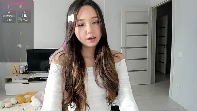 Fluffy Rose online show from May 25, 2026, 3:50 am