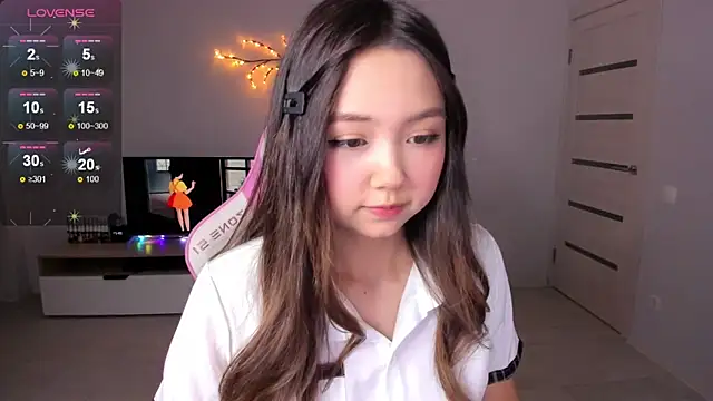 Snapshot of Fluffy_Rose chatting on September 28, 2025, 2:29 am Fluffy Rose online show from September 28, 2025, 2:29 am