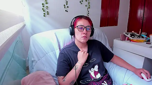 Snapshot of bonnie_moon_ chatting on September 27, 2025, 3:18 pm bonnie moon online show from September 27, 2025, 3:18 pm