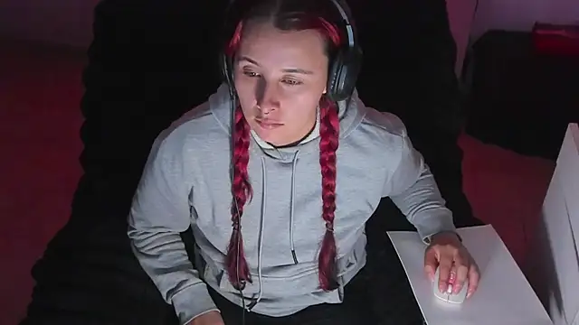 Snapshot of bonnie_moon_ chatting on October 22, 2025, 10:30 pm bonnie moon online show from October 22, 2025, 10:30 pm