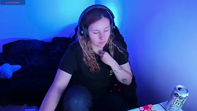 bonnie moon  online show from April 10, 2026, 4:25 pm