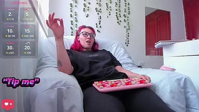 Snapshot of bonnie_moon_ chatting on September 16, 2025, 9:27 pm bonnie moon online show from September 16, 2025, 9:27 pm